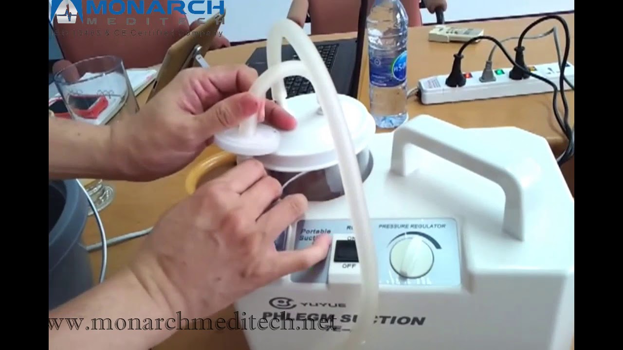 7e A portable phlegm suction unit