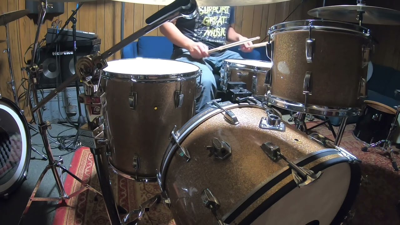 1965 Ludwig Super Classic kit in champagne sparkle