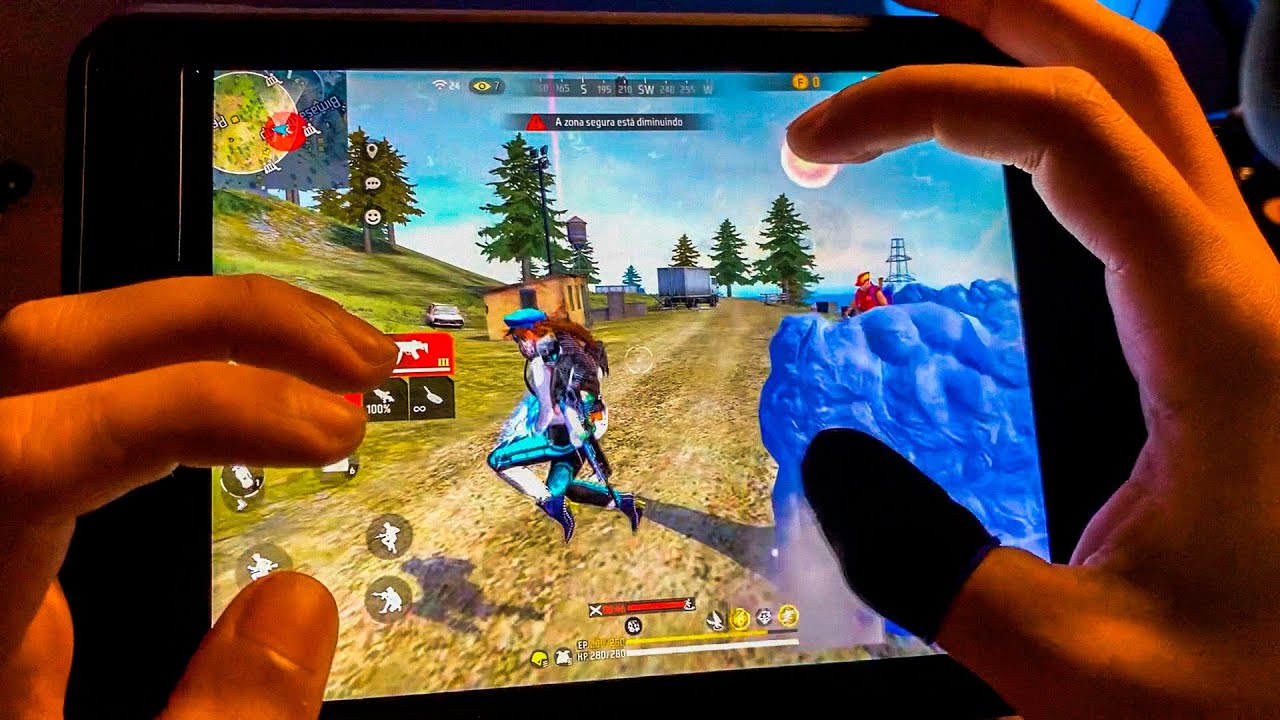Posso chamar isso de emulador? IPad Mini 5 free fire gameplay handcam 5 dedos display 60hz