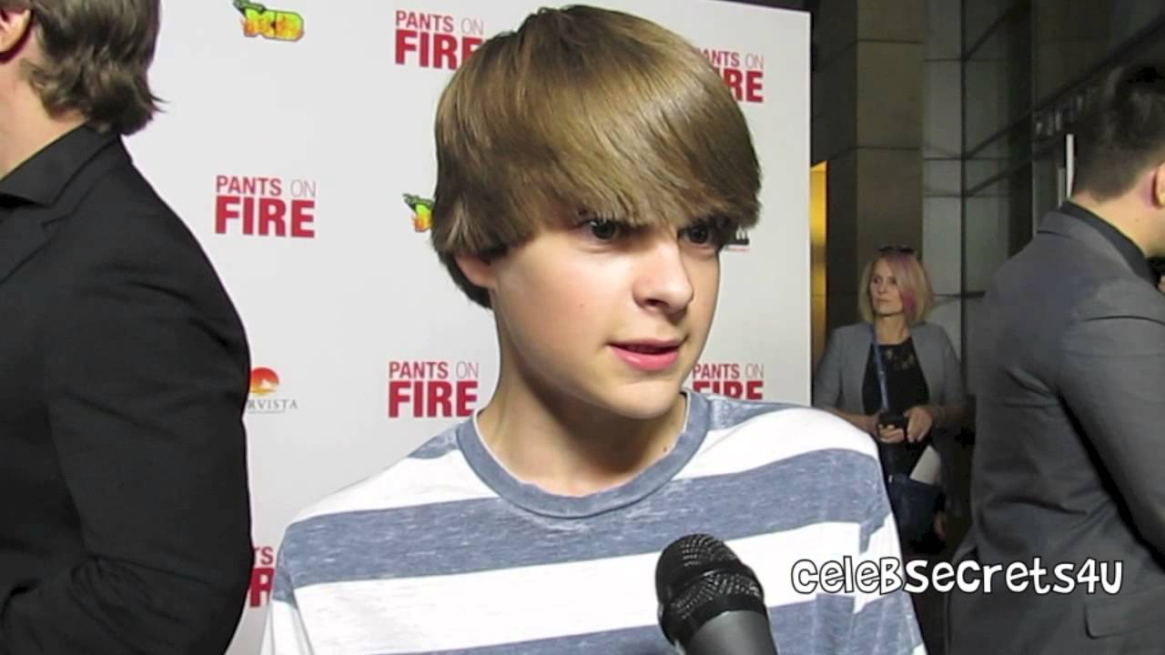 Corey Fogelmanis Spills GIRL MEETS WORLD Holiday Episode Secrets