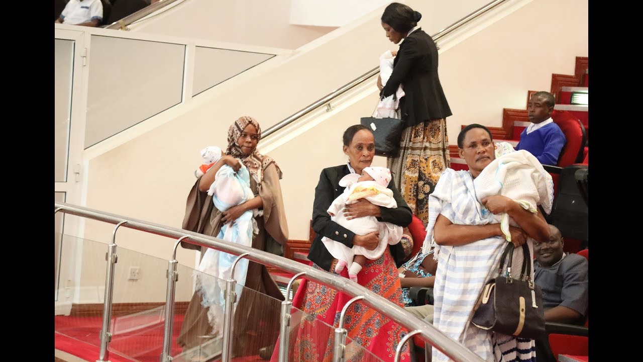 MAMA MWENYE MAPACHA WANNE ACHANGIWA MAMILIONI NA WABUNGE