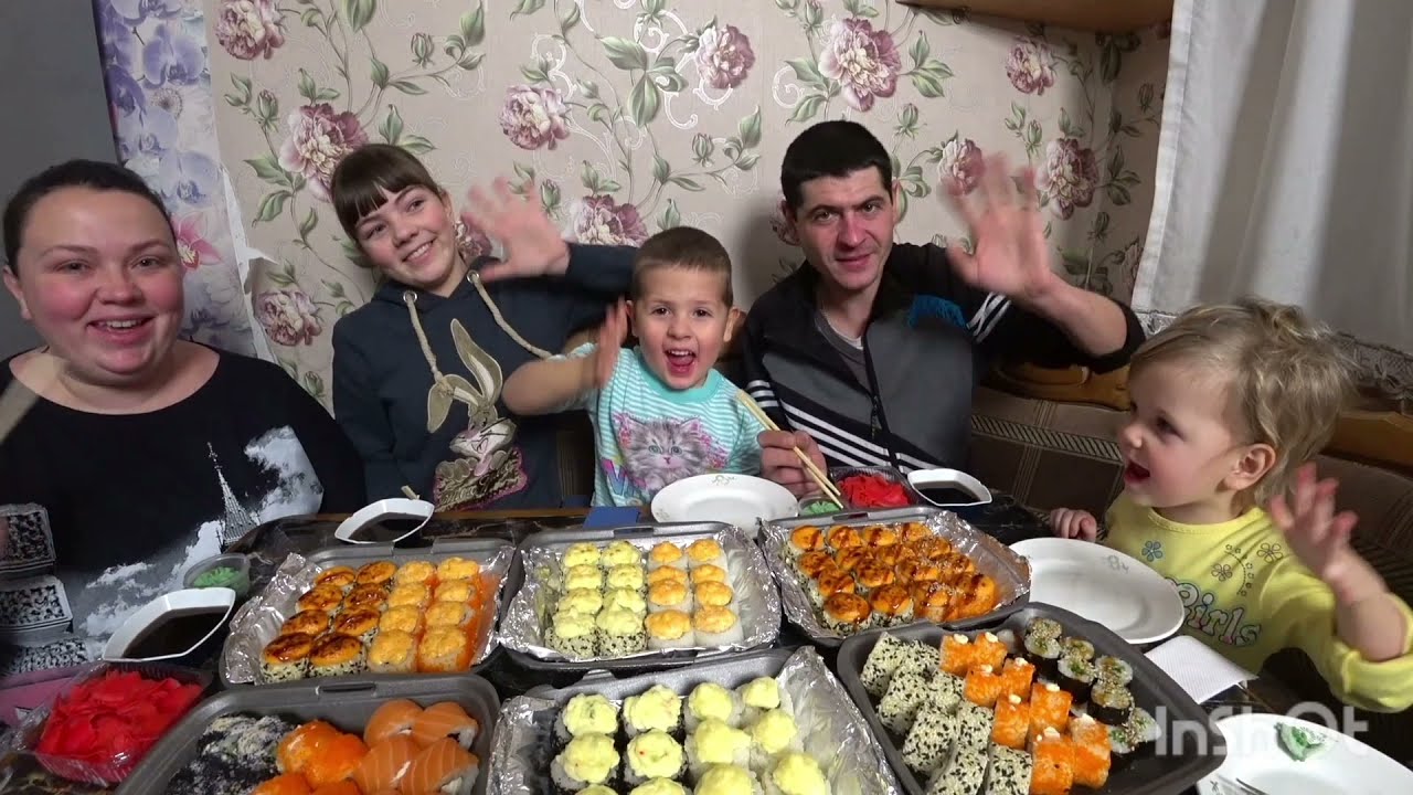 мукбанг снова роллы