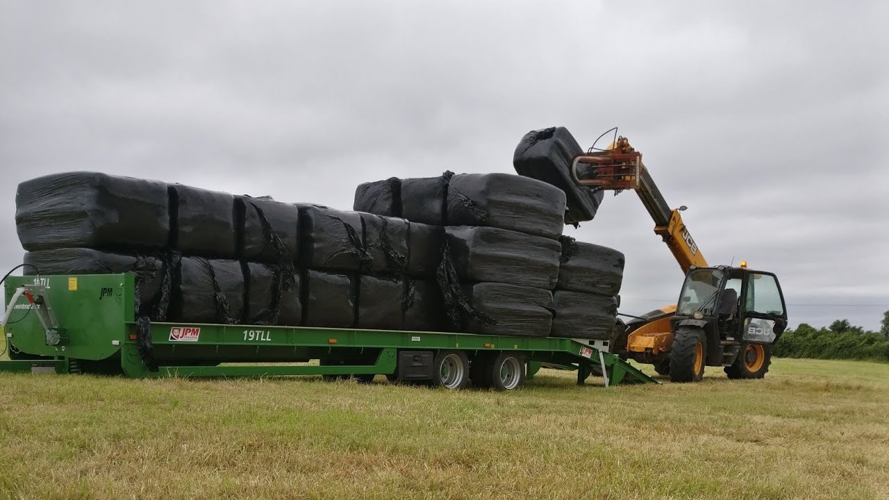 Stacking Hay - JPM 27ft 19 tonne low loader