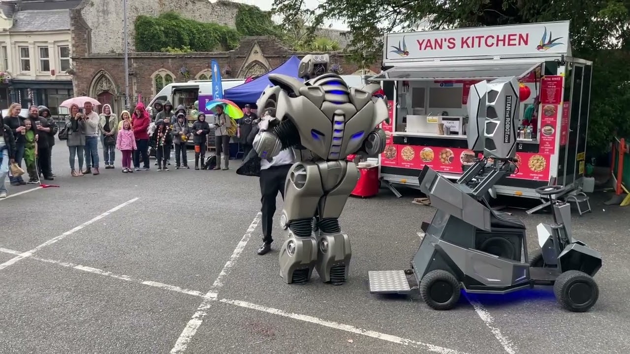 Titan the Robot (Full Demonstration) St Rumons Social Club 4pm (Murdoch Day 2025)