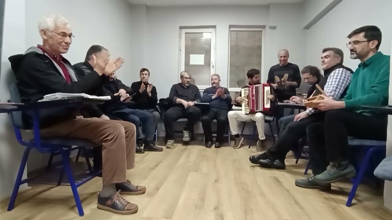 Бжьыхьэ жэп - Пэсэрэй гуп. Bjıha jep - peserey gup.