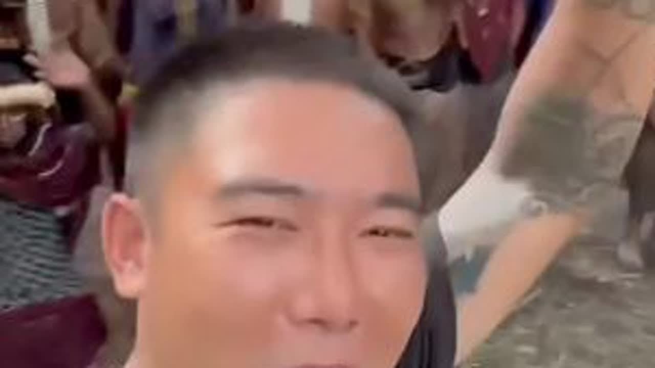 穿越到5000年前原始人做饭的场景 #李忆探险家 #防臭袜