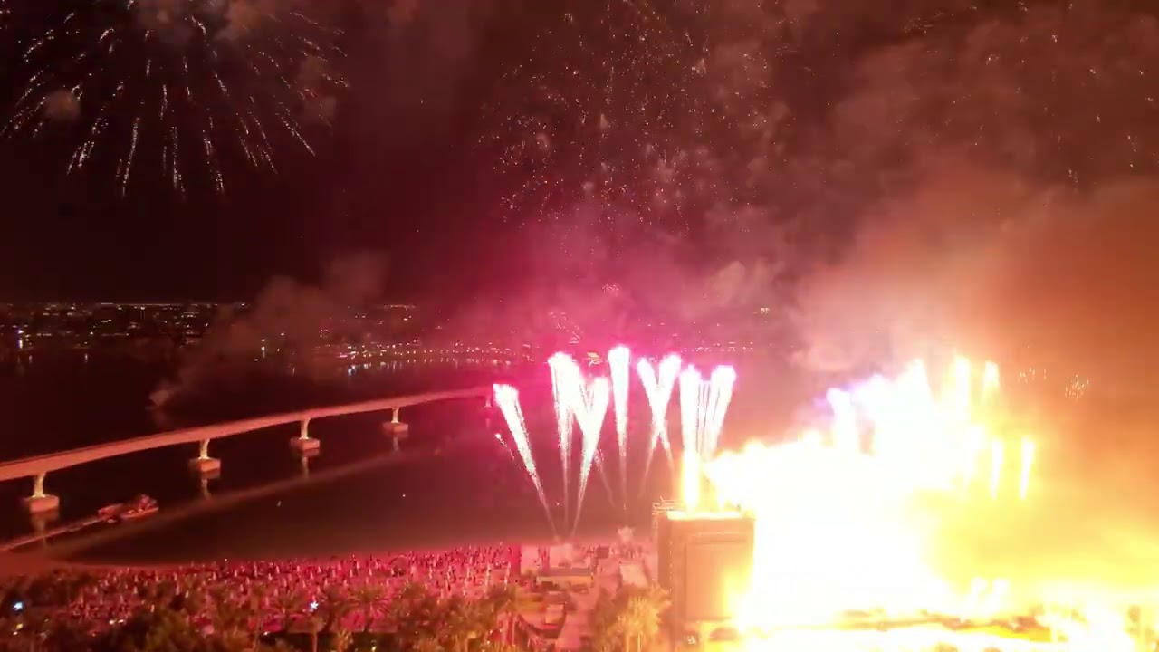 kiss- Rock in Roll all night. 4K Dubai Fireworks 12-31-20