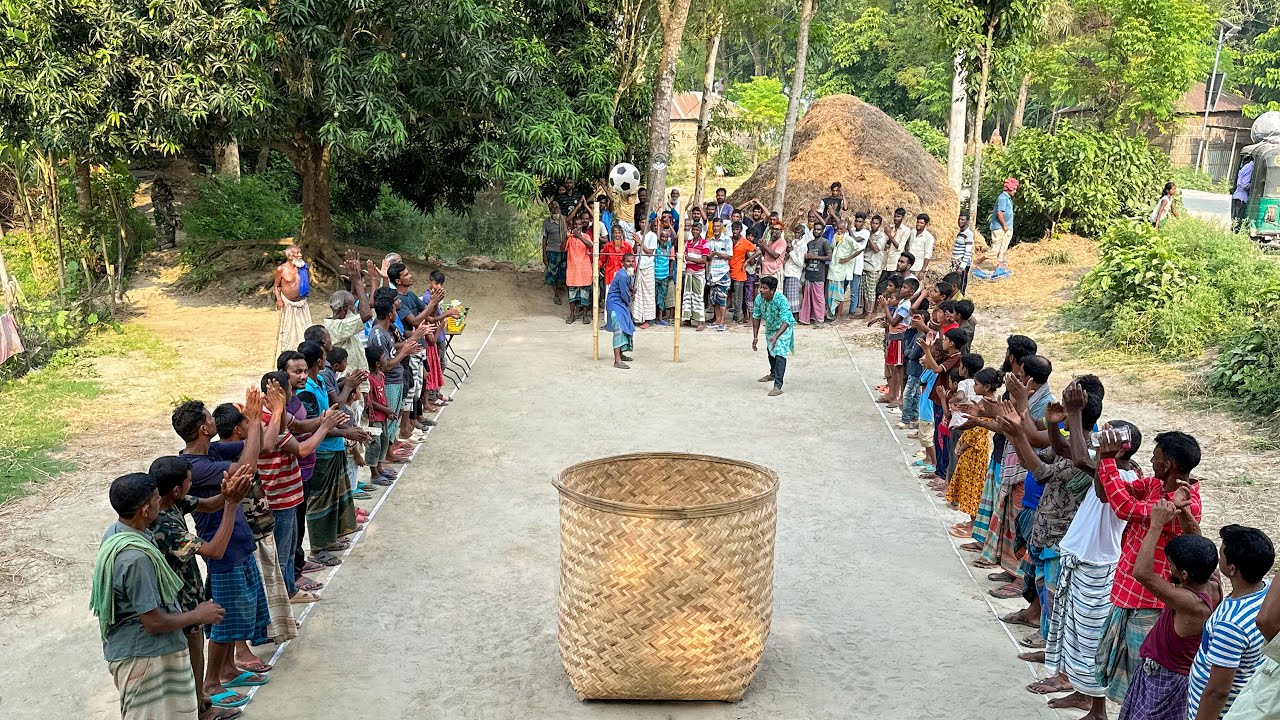 ফুটবলের গোলা ছুড়ে ডোলের মধ্য ফেলার কঠিন চ্যালেঞ্জ। আজব খেলায় কে কে পুরস্কার জিতে নিলো দেখুন ?