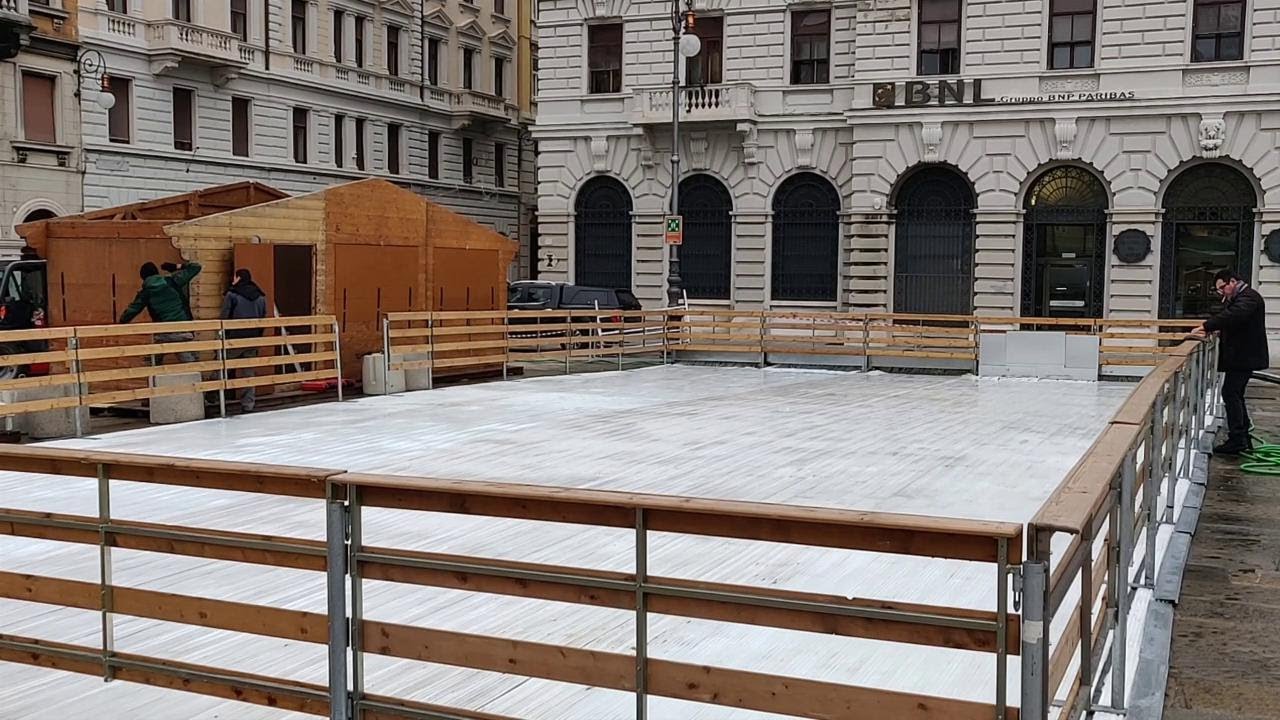 Trieste, due piste di pattinaggio sul ghiaccio per Natale - L'allestimento