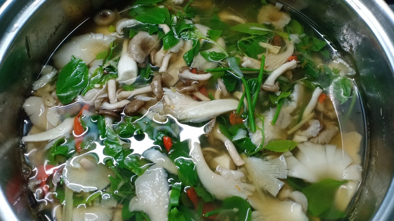 ဟင္းခ်ဳိရြက္မိႈဟင္းရည္/sweet vegetable soup  mushroom