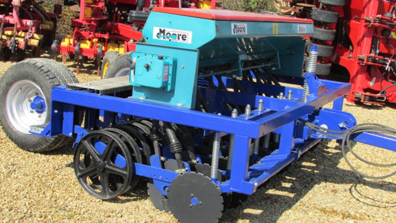 MOORE UNIDRILL 3 METRE 22 ROW GRASSLAND MODEL, SULKY METERING