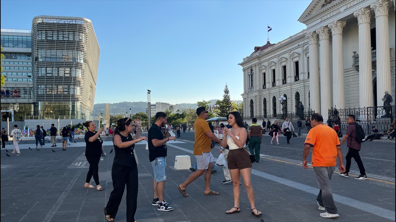 Otro día más de fiesta y celebración en El Salvador 🇸🇻 miles de turistas vinieron