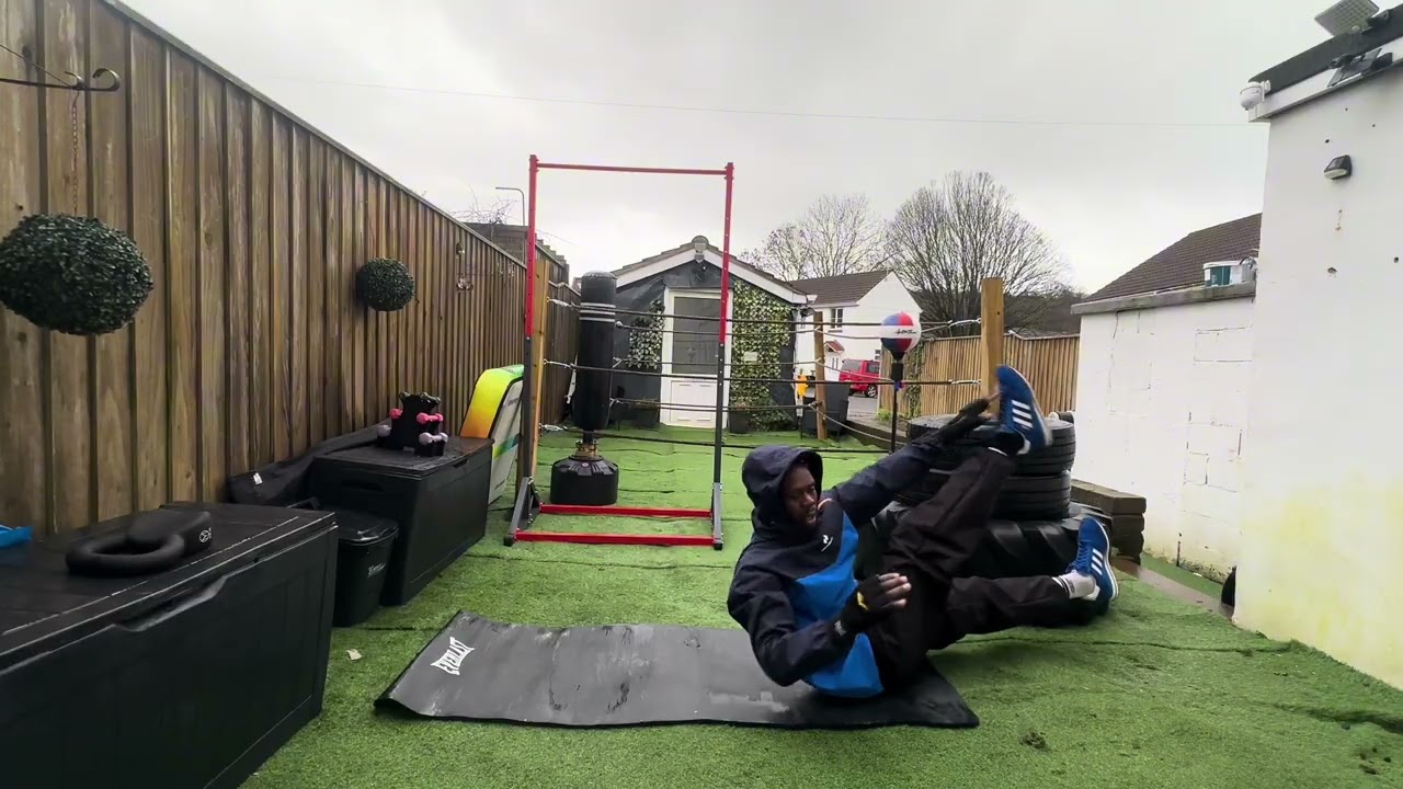 Oneface Mapacha - MUAY THAI BOXING FITNESS AND ACROBATIC TRAINING TIME AT HOME GYM 