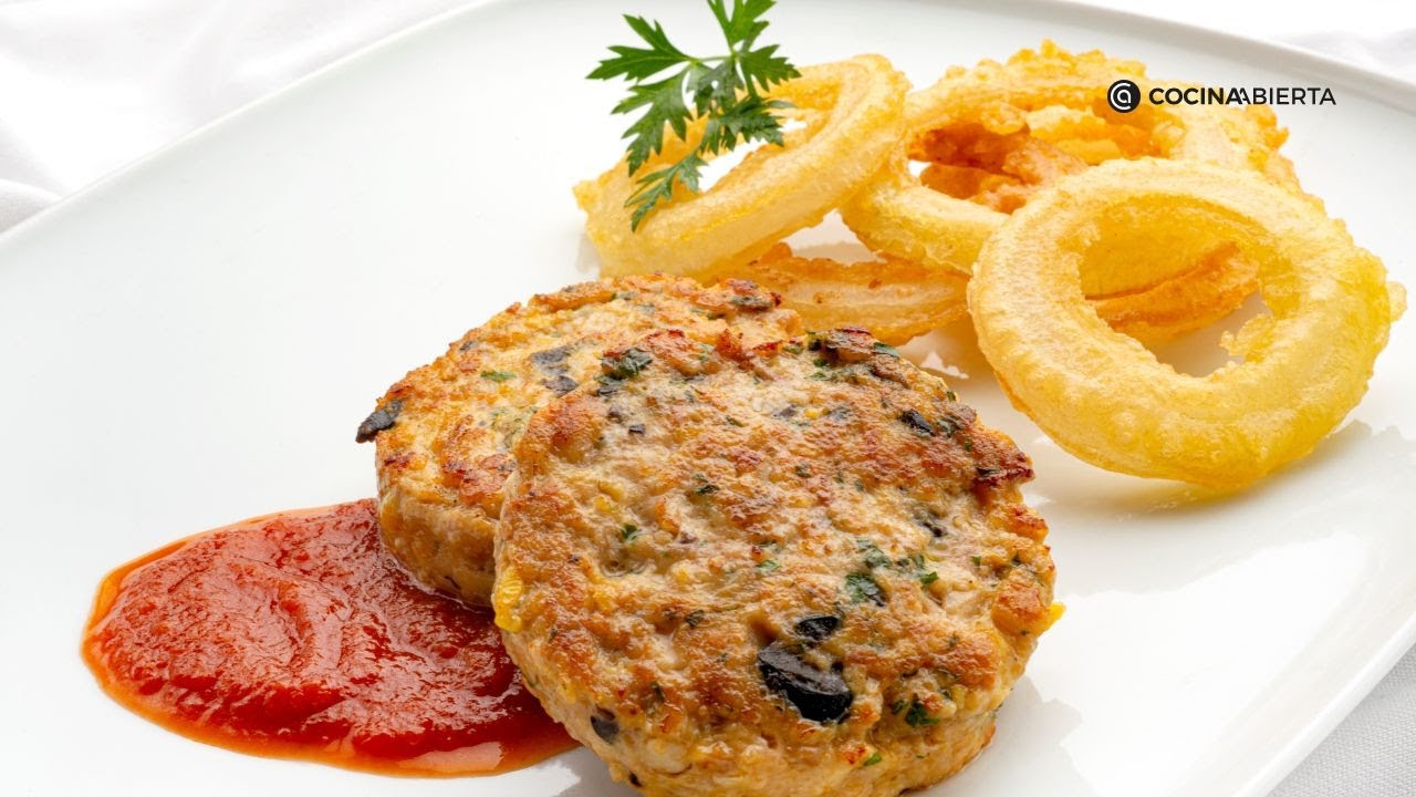 Hamburguesa de pollo con aros de cebolla, la receta f&aacute;cil y sabrosa de Karlos Argui&ntilde;ano