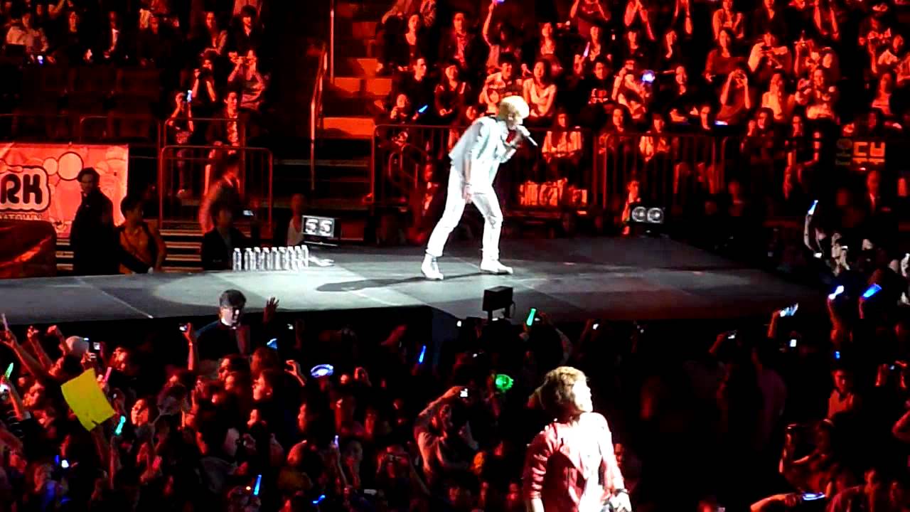 102311 SMTown Live in NYC SHINee - Get Down [HD fancam]