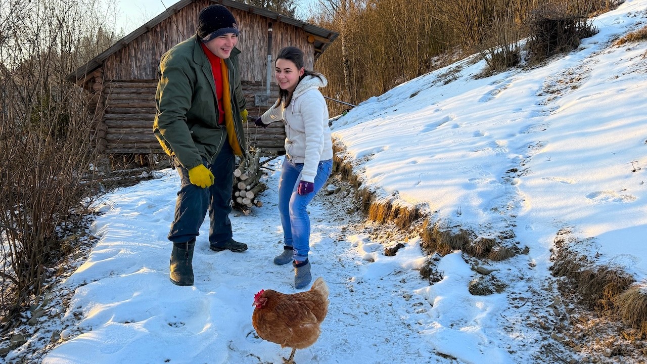 Carpathian Village Life of Illia & Angelina: Chopping Wood, Cooking & Family Love ❤️🌲🍲