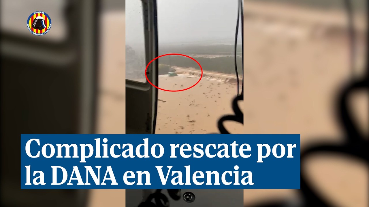 Complicado rescate a un camionero de Mercadona que quedó atrapado en una zona inundada en Valencia