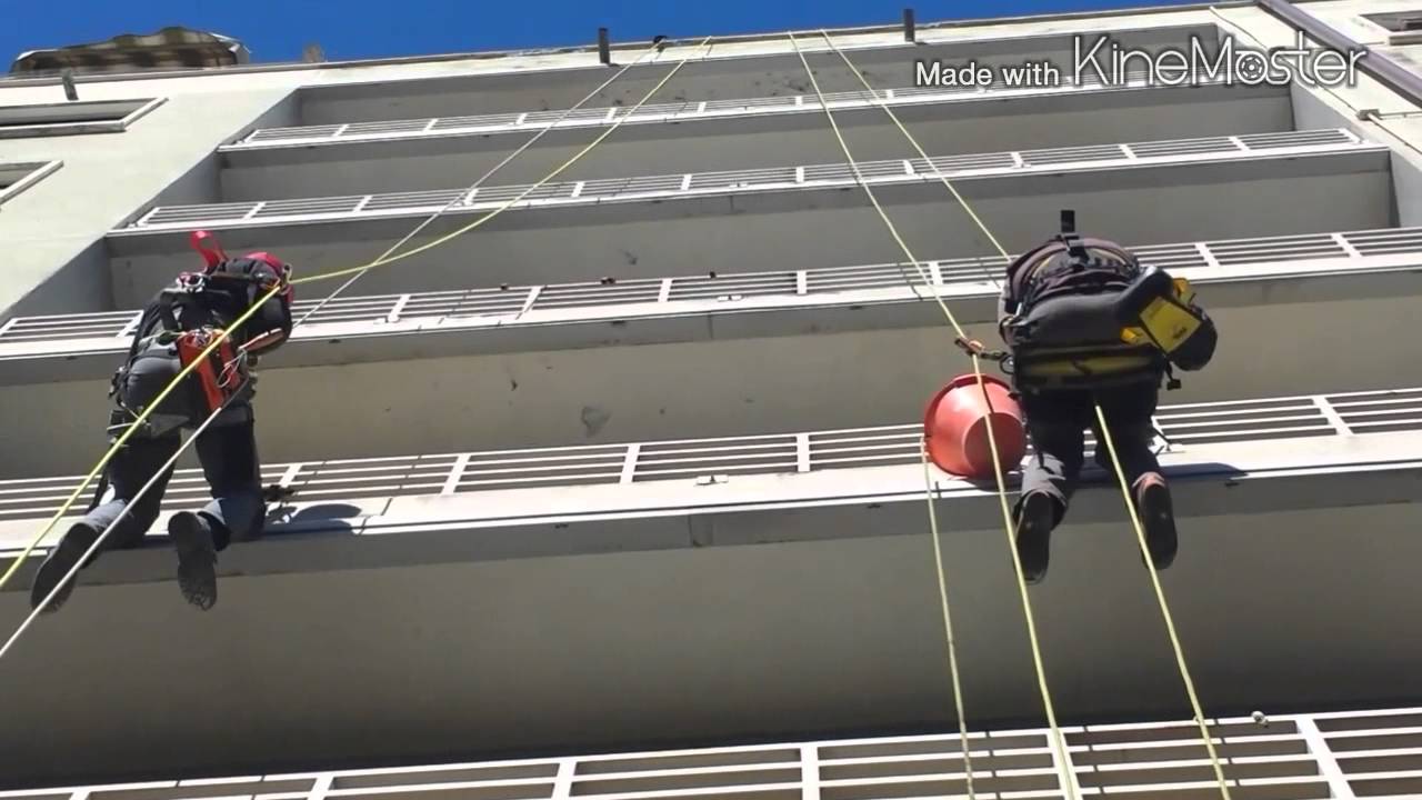 Lavori su corda a Torino.