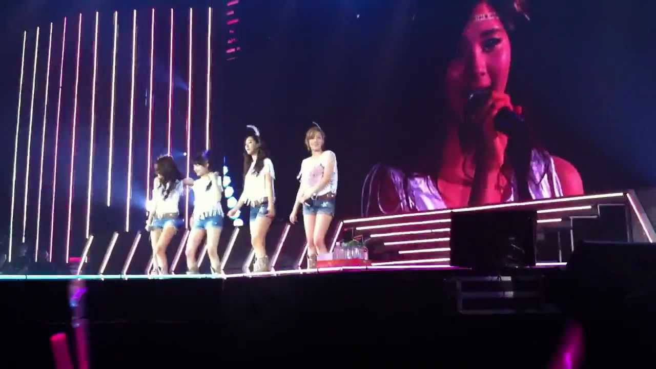 SNSD Hong Kong Tour - It's Fantastic & Pink Balloons Sea
