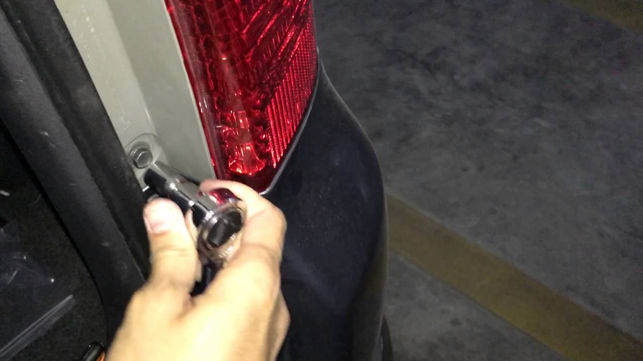 Replacing Toyota Avanza Brake Light Bulbs in 5 Minutes
