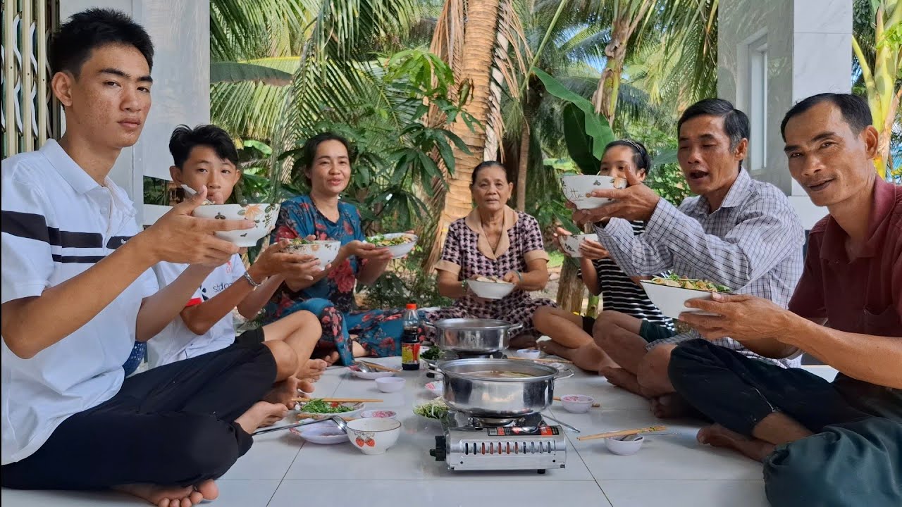 Nấu Một Nồi Hủ Tiếu G,à Hoành Đãi Cả Nhà Khi Có Dịp Về Nhà Mẹ !|BĐMV&Family