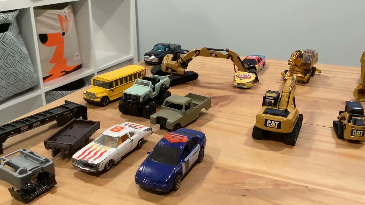    My junkyard diorama and building a custom ￼forklift