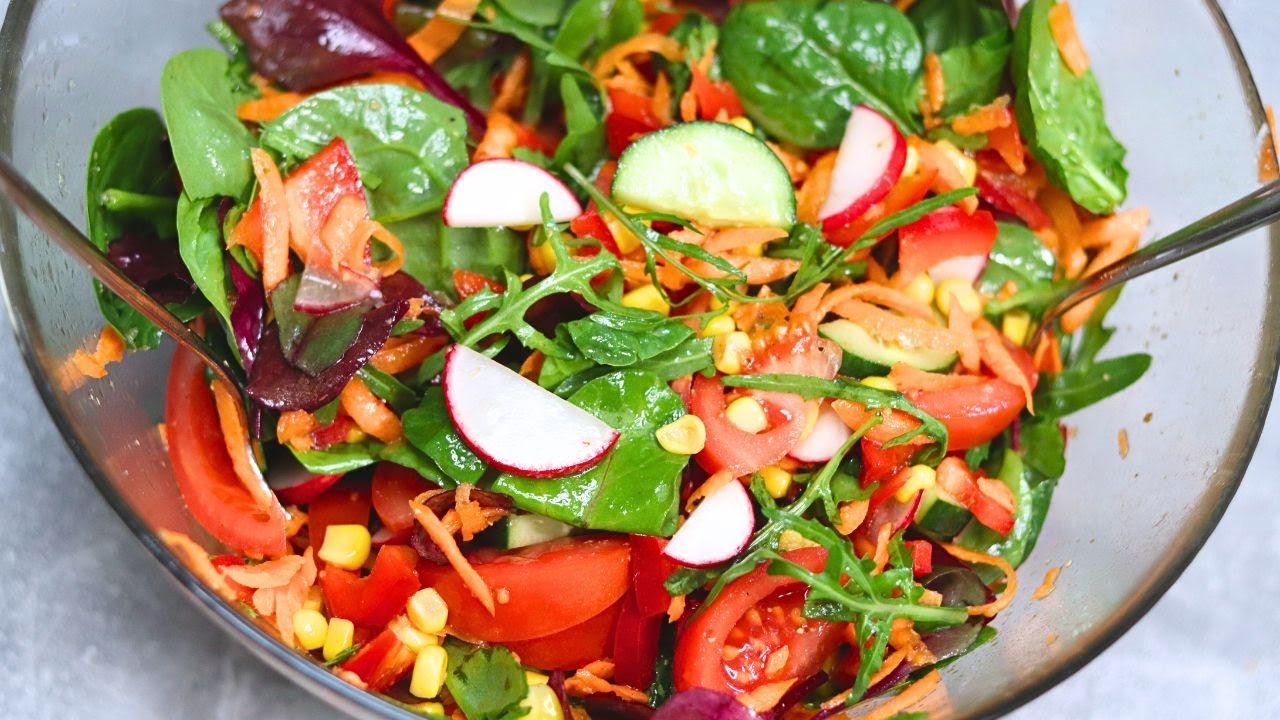 Leckerer gemischter Salat in 5 Minuten. Ich werde nie müde, diesen Salat zu essen!