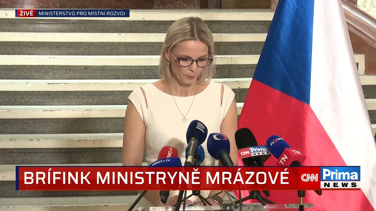 Ministryně Mr&aacute;zov&aacute; musela zadržovat slzy. Otevřeně hovořila o těžk&eacute;m obdob&iacute; s dětmi a bydlen&iacute;