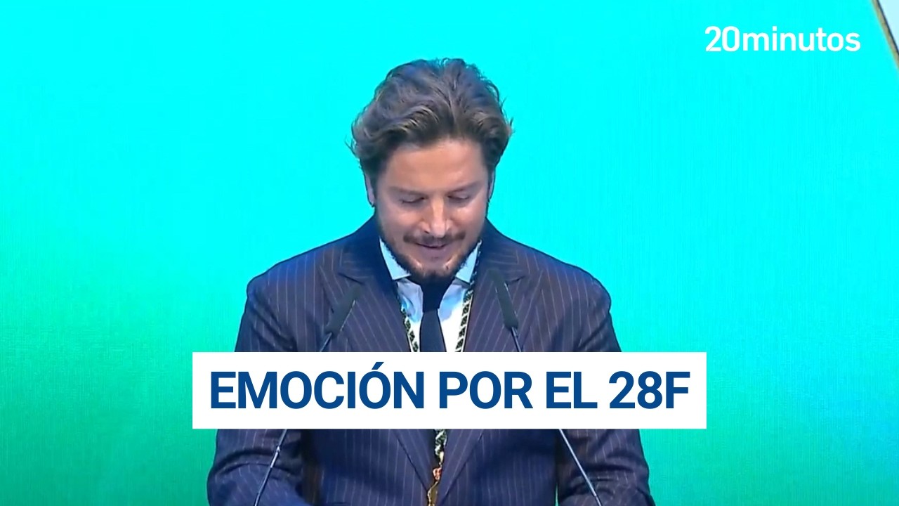 MANUEL CARRASCO, emocionado al recoger el título de HIJO PREDILECTO de ANDALUCÍA