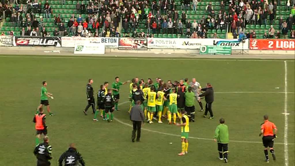 2013.10.12 Stal Stalowa Wola - Siarka Tarnobrzeg - zadyma po meczu