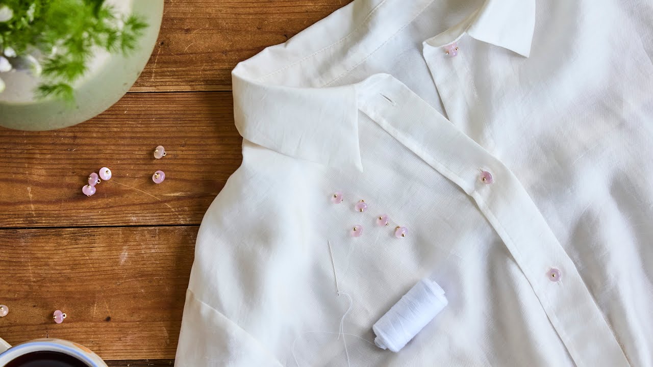 Upcycle a shirt with bead buttons  - DIY by S&oslash;strene Grene