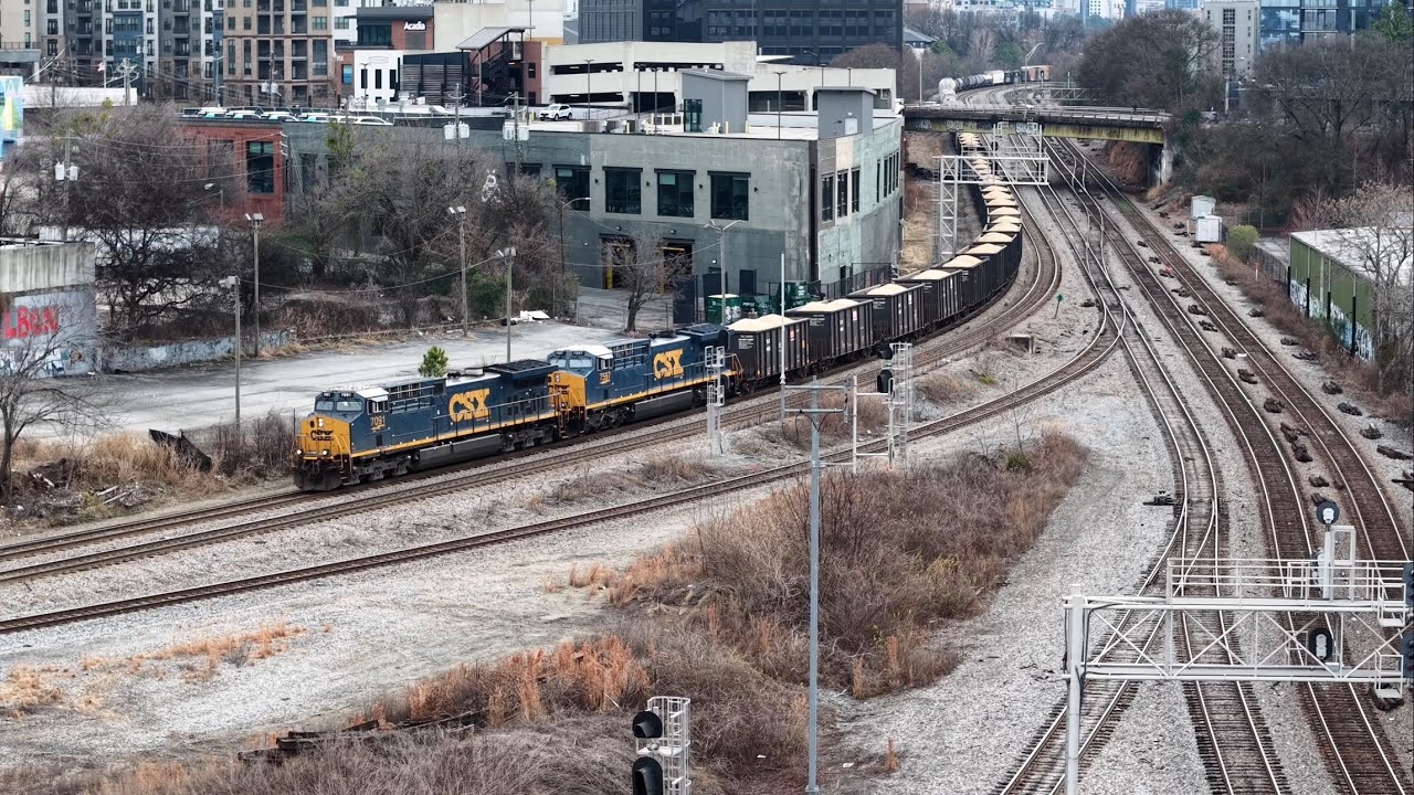 More CP and KCS Units on Stacks, Two CSX Freights Meet and a Horseless NS SD40-2