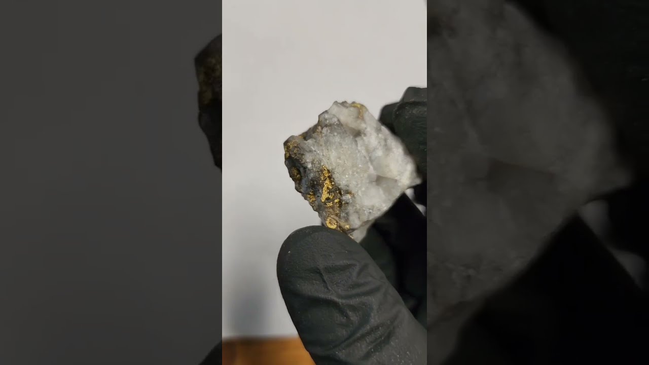 Прекрасное золото в кварце!