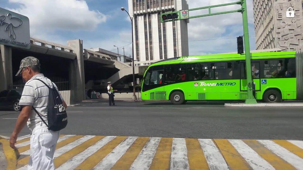 PLAZA EL AMATE Y LA MUNICIPALIDAD  DE GUATEMALA ( Recoriendo por la muni y Plaza Barrios zona 1)
