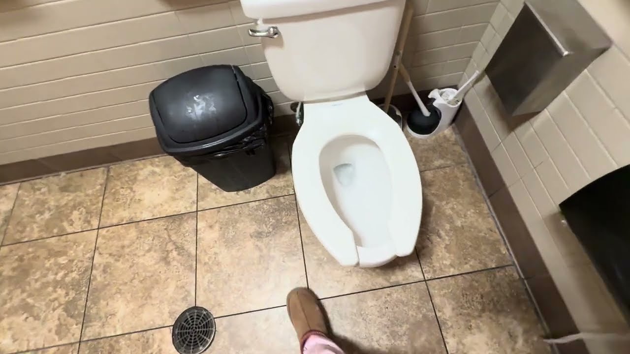 Dunkin / Baskin-Robbins Women’s restroom shoot 