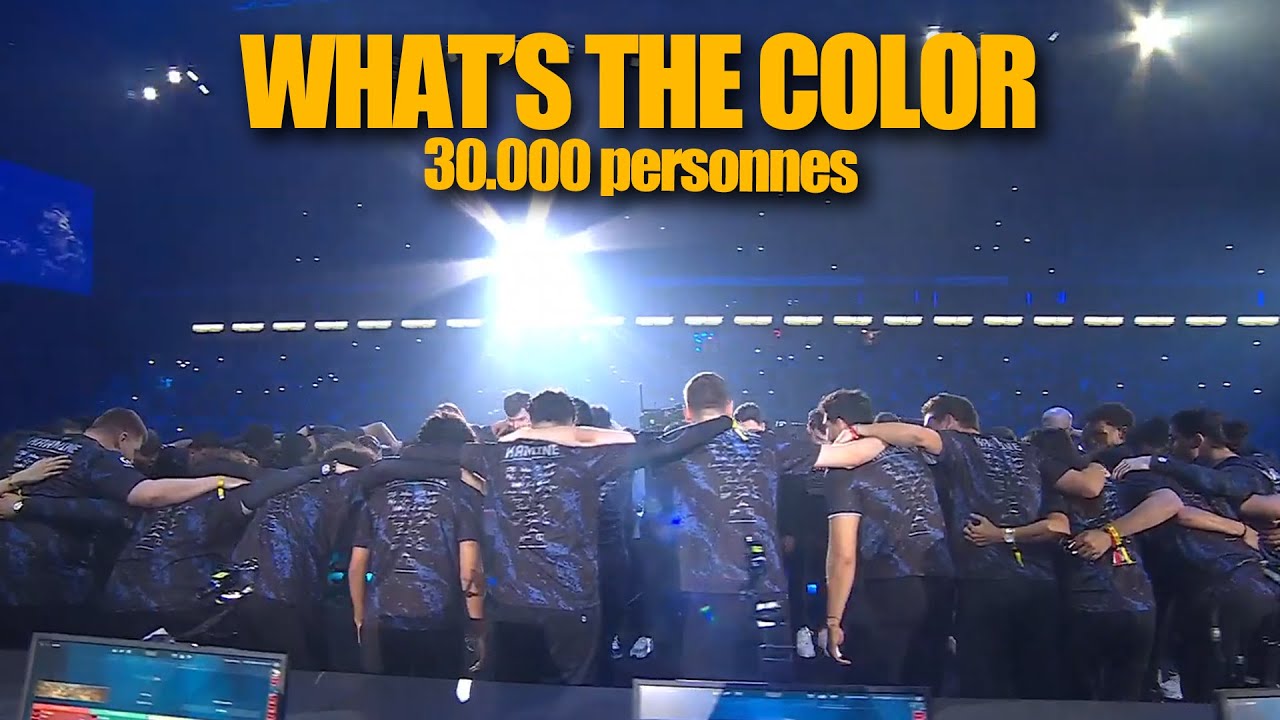 WHAT'S THE COLOR AVEC 30 000 PERSONNES