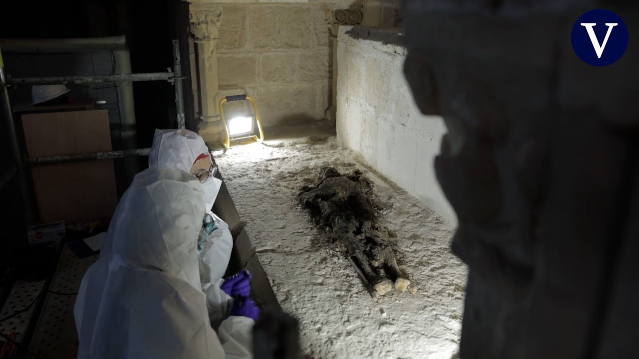 Aparecen una docena de nobles medievales enterrados en el monasterio de Santes Creus