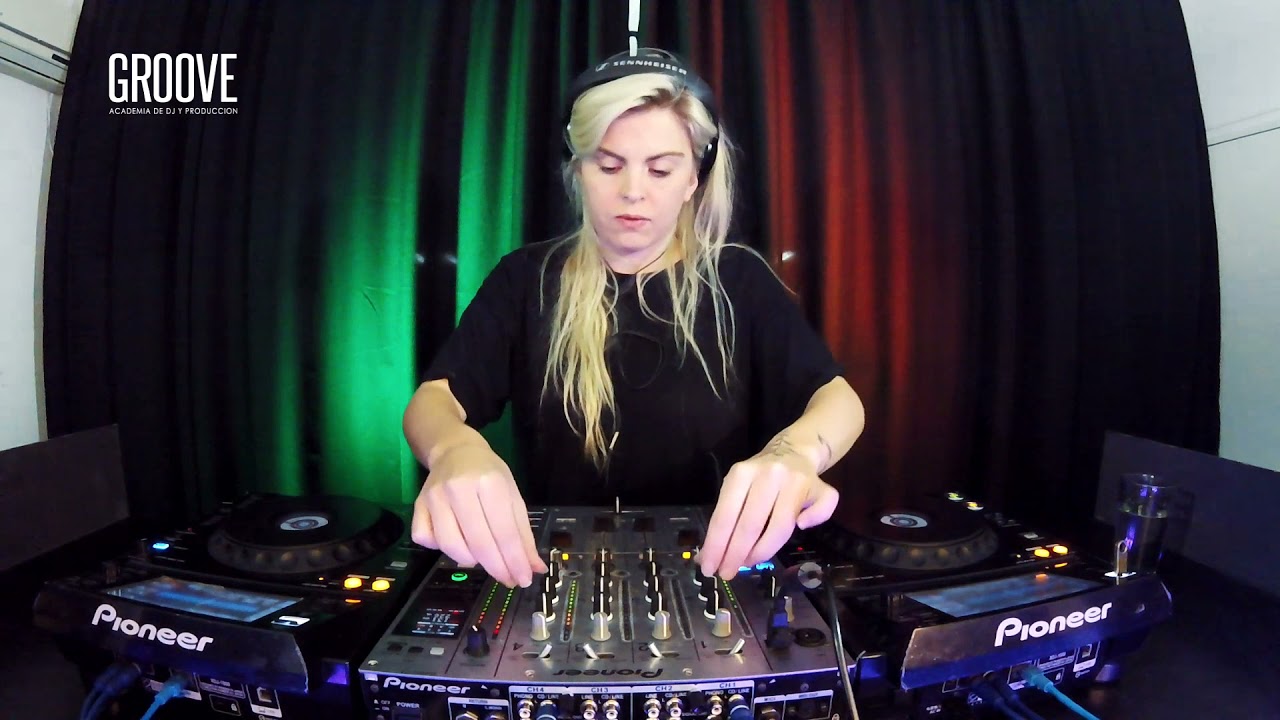 Cata Enevoldsen  @ Academia Groove | Techno
