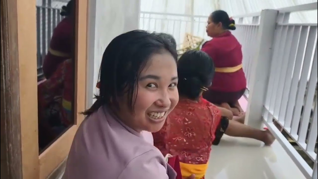Melaspas pelinggih sareng memakuh ring rahina Saraswati 