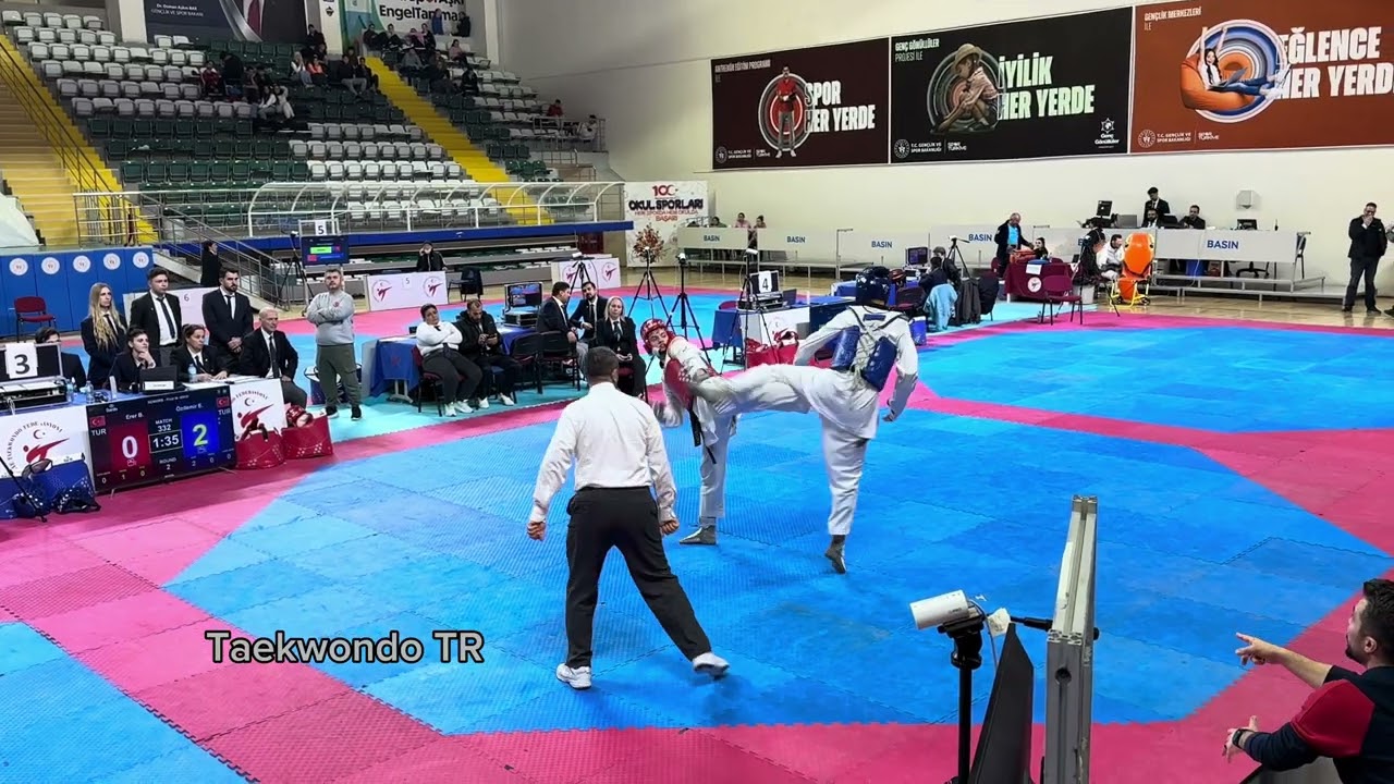 Eren Özdemir (İzmir)🔵 Berkay erer (İstanbul)🔴 68kg final 2024 büyükler Taekwondo şampiyonası
