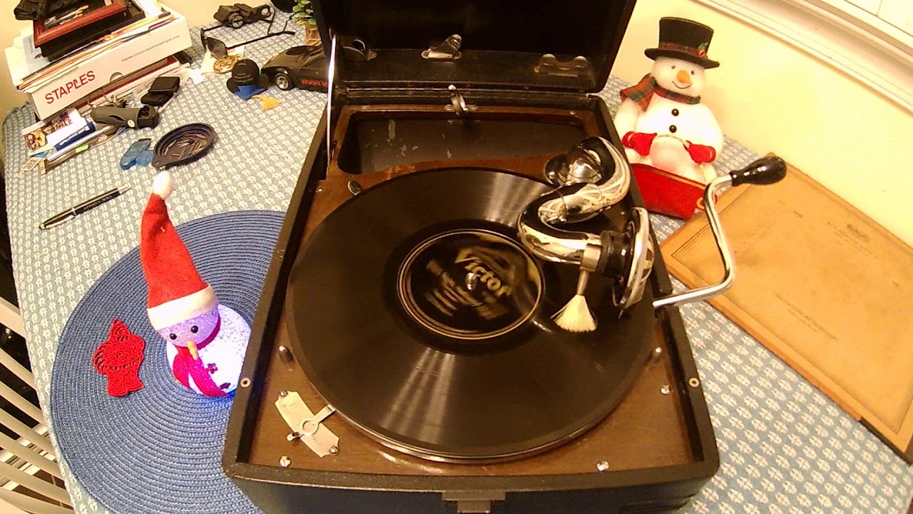 Silent Night, Hallowed Night, Sung by Elsie Baker 78 record played on HMV 102B Gramophone