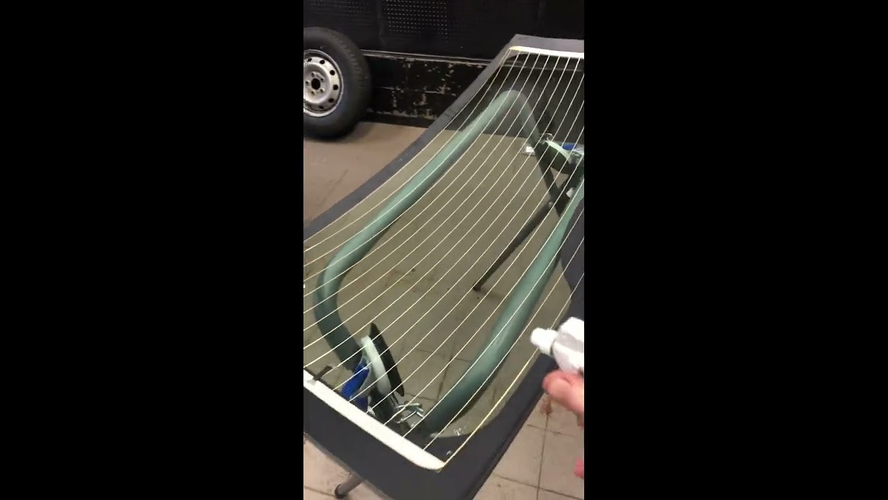 Différentes étapes de pose lunette arrière Renault espace