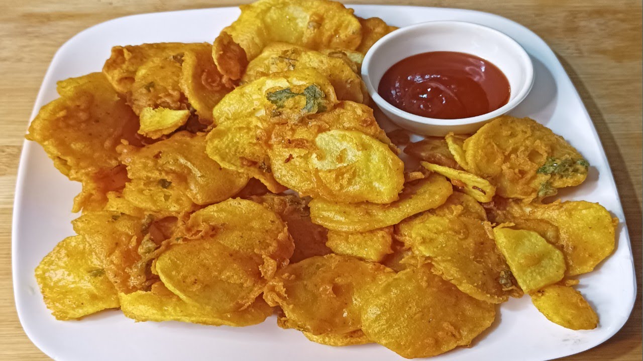 Crispy Aloo Pakora Recipe | Pakoray Banane Ka Tarika | Ramzan Iftar Snak | Aloo Pakora 