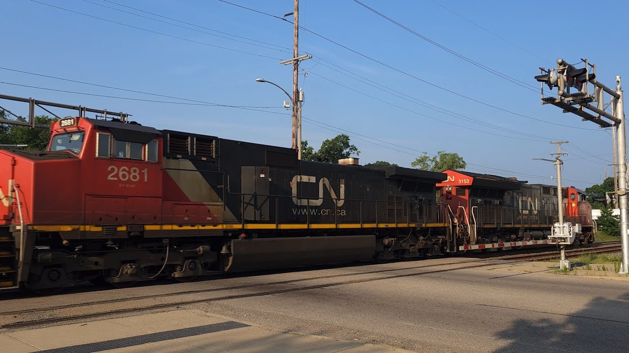 Canadian National  -  Westbound Stack/Rack Train    13 Jul 25