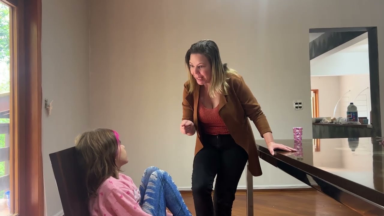 Veja o que ela fazia com a empregada