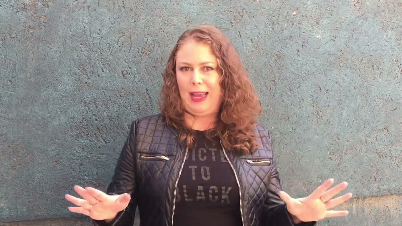 Conductora de programa de espect&aacute;culos 2.