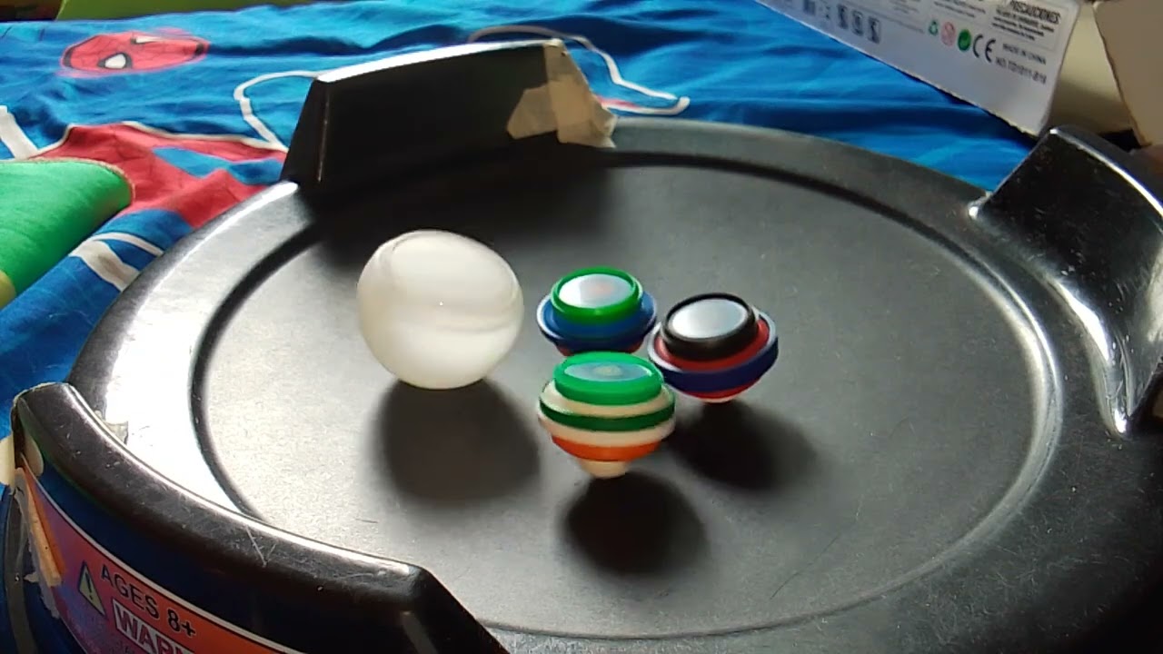 Fafnir solar vs todos os Beyblades caseiras do canal (Batalha de Beyblade caseiro)