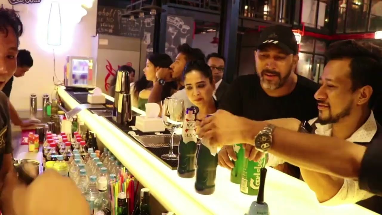 Oskar Bar & Grill