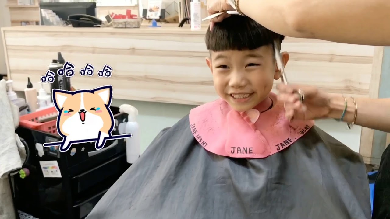 《阿庭阿嗚的台語日常》和弟弟一起去剪頭髮，和阿姨聊天太好笑，2歲阿嗚剪髮意外的冷靜沒有哭鬧