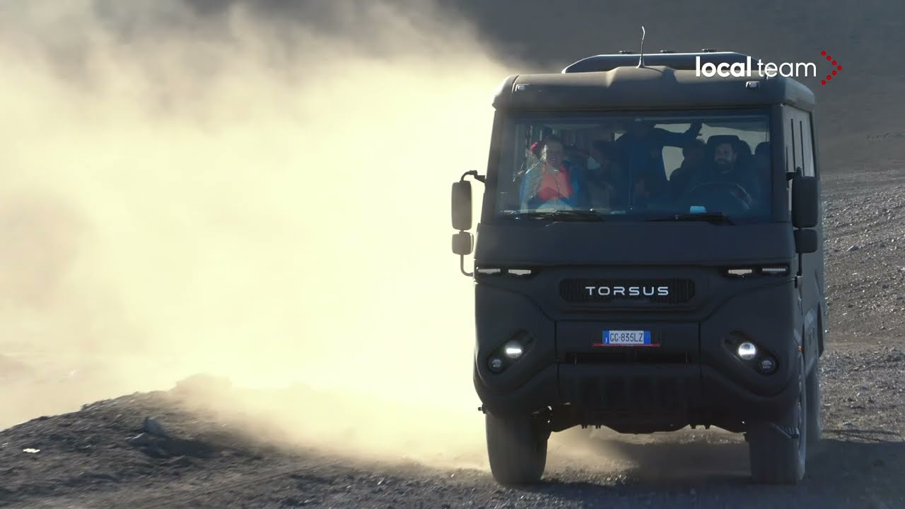 Etna, con le guide su speciali mezzi 4x4 verso la colata lavica dalla nuova bocca